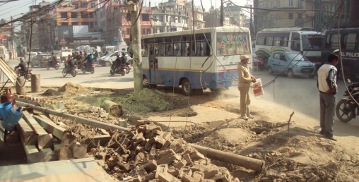 समयमा सडक पिच हुन नसक्दा स्थानीयसँगै यात्रु आक्रान्त