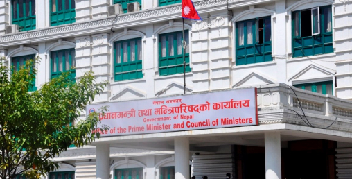 ठेकेदारको दबावमा पछि हट्यो सरकार