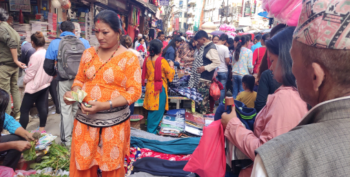 दशैंकोअघि किनमेल गर्नेको भीडभाड (फाेटाे फिचर)