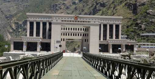 भन्सारै रित्याउने गरी राजस्व हिनामिना