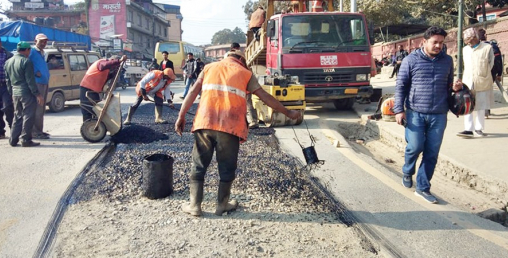 सडक विभागको दाबीः उपत्यकामा ९० प्रतिशत सडकका खाल्डाखुल्डी मर्मत भइसक्यो