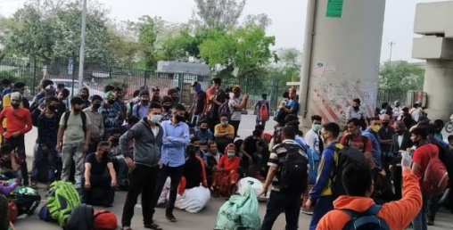 कोरोनाको त्रासले घर फर्केका चार सय नेपाली दिल्लीमा अलपत्र