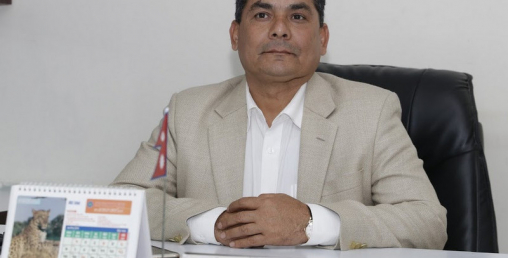 अत्यावश्यक भएमा मात्र घर बाहिर निस्कन  ट्राफिक प्रहरीको अनुरोध, यस्तो छ दुर्गा प्रसाईंको आन्दोलनको तालिका