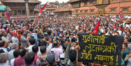 ‘सिंगल–सिंगल’ भिड्न खोज्दा आफै घेराबन्दीमा