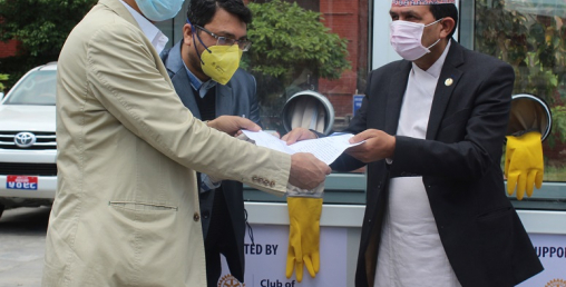 पञ्चकन्या ग्रुप र रोटरी क्लब काठमाडौले पीपीई सामाग्री हस्तान्तरण गर्यो