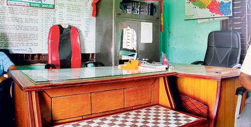 भारतीय नागरिकलाई नेपाली नागरिकता दिलाउने कर्मचारी भागेपछि वडा ठप्प