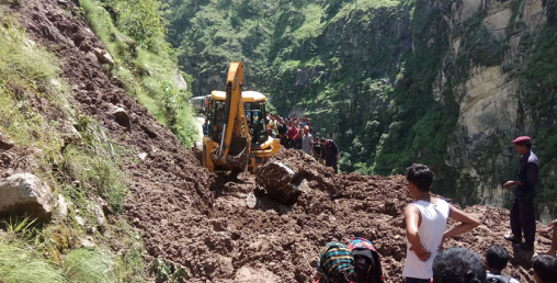 जथाभावी निर्माण गरिएका ग्रामीण सडकले कर्णाली राजमार्ग अस्तव्यस्त