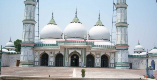 रौतहटको एक मस्जिदमा भीड हटाउन गएका प्रहरीमाथि हातपात