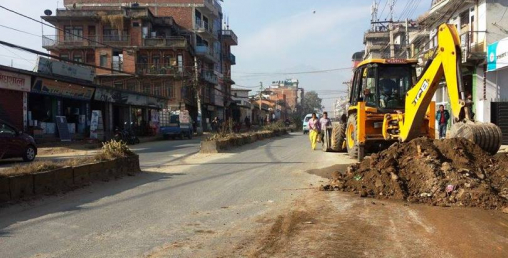 मोदी आउँदा जस्तै  सीको भ्रमणअघि सडक चम्काउने तयारी