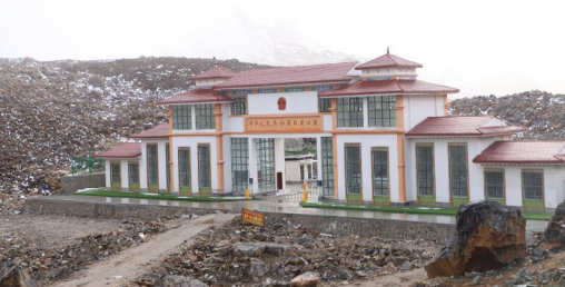 ओलाङ्चुंगोला नाका नखुल्दा खाद्यान्न आपूर्तिमा समस्या