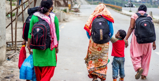 उपत्यका भित्रिन खुकुलाे पार्दै