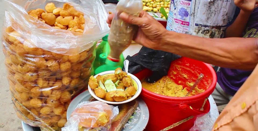 छोरा पढाउन सहर पसेर पानीपुरीको व्यापार