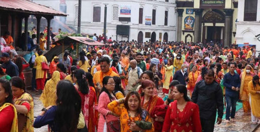 आज शिवरात्रि, पशुपति मन्दिरमा बिहानैदेखि दर्शनार्थीको भीड