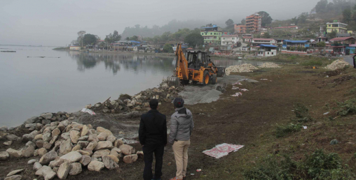 पोखराको फेवा किनारमा मात्र ४९३ संरचना अवैध, महानगरले डोजर चलाउने