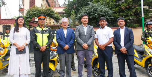 आइएमई इेलेक्ट्रिकद्वारा ललितपुर महानगरलाई राफ्ट इेलेक्ट्रिक स्कूटर हस्तान्तरण