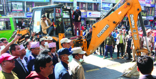 पोखरामा पनि चल्यो डोजर, भत्काइयो अवैध संरचना