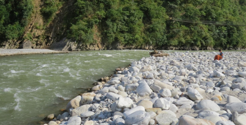 मेलम्ची ठेकेदारलाई भगाएर हाकिमको पानी व्यापार चम्किदै