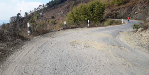 दसैंको मुखमा सडक मर्मतको चटारो