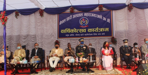 राष्ट्रिय वाणिज्य बैंकद्धारा नेपाल प्रहरी अस्पताललाई क्यूआर कोड र पोस मेसिन हस्तान्तरण