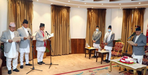 नवनियुक्त तीन मन्त्रीद्वारा शपथ
