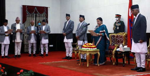 नवनियुक्त मन्त्रीहरुद्वारा शपथ