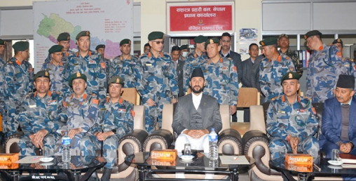 उदाहरण बन्दै छन् रवि लामिछाने, अलग्गै राखिएको सोफा हटाए