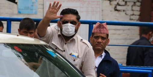 पत्नी हत्यामा थुनामा रहेका पूर्व डीआईजी काेइराला रिहा, ‘रिसिभ’ गर्न प्रेमिका पुगिन्