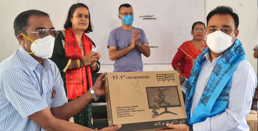 सिद्धार्थ बैंकद्वारा विद्यालयलाई कम्प्युटर हस्तान्तरण