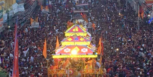 ऐतिहासिक राधाकृष्ण रथयात्रामा हेलिकप्टरबाट पुष्प अर्पण