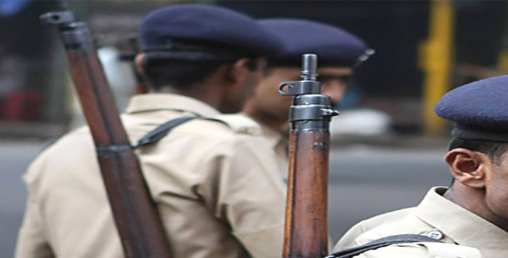 हतियारसहित तीन भारतीय प्रहरी पक्राउ