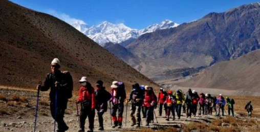 घट्दै चिसो, बढ्दै पर्यटक
