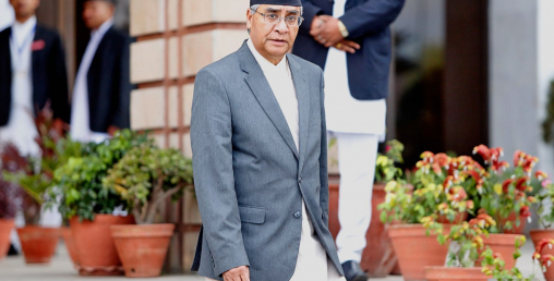 नियमावलीको विपरीत हुने भएपछि तुरुन्तै लेखकले देउवालाई रोके