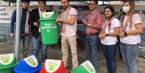 महालक्ष्मी विकास बैंकद्धारा डस्टविन हस्तान्तरण