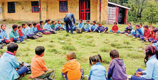 सरकारले रकम नदिएपछि विद्यार्थीलाई उधारोमा खाजा