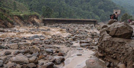 बाढी र पहिरोले सडक र पुलमा मात्रै ५० करोडको क्षति