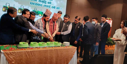 जोन डीयरले अत्याधुनिक प्रविधिको ट्रयाक्टर नेपालमा ल्यायो