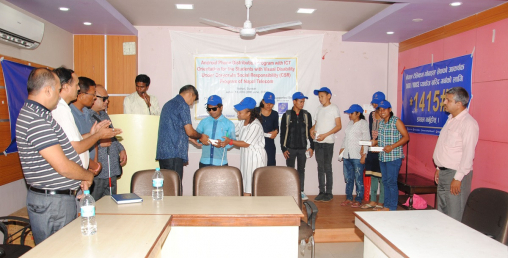 टेलिकमले विद्यार्थीलाई ‘एण्ड्रोइड स्मार्टफोन’ बाँड्याे