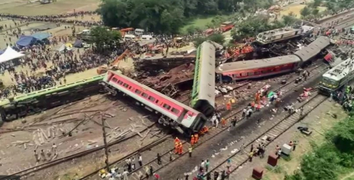 भारतको भयानक रेल दुर्घटनामा मृत्यु हुनेको संख्या २८८ पुग्यो