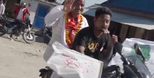 मन्त्री नै हेलमेटविना बाइकमा सरर...