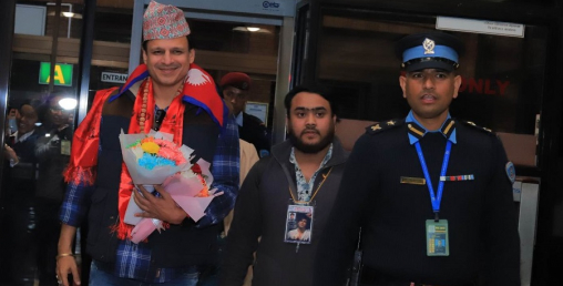 नेपाल घुम्न आए भारतीय अभिनेता ओबराय