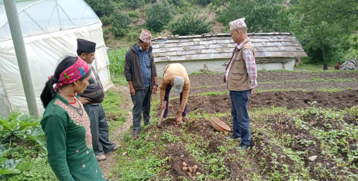 अब मजदुरी गर्न भारत जाँदैनन् आनन्दपुरका किसान
