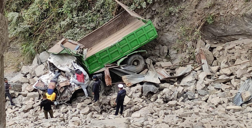 पुलबाट ट्रक खस्दा एकको मृत्यु