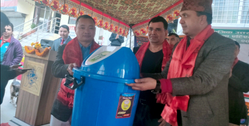 नेपाल बंगलादेश बैंकद्धारा पशुपति क्षेत्रको सरसफाइका लागि डस्वीन वितरण