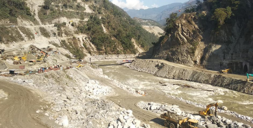 अरुण तेस्रो आयोजनको विद्युत् गृहस्थल र प्रवेश मार्ग ठप्प