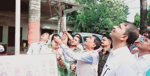 संविधान दिवसको अवसरमा मेयरद्वारा झन्डोत्तोलन