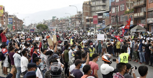 सरकारले खर्च गरेको १० अर्बको विवरण सार्वजनिक गर्नुपर्ने माग गर्दै प्रदर्शन