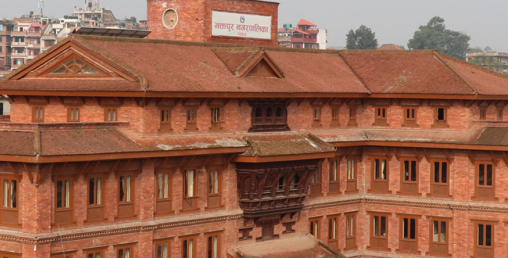 भक्तपुरमा पनि जफत गर्न थालियो सडकमा राखिएका सामान