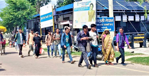 चाडपर्वको खर्च जोहो गर्न भारत जानेको लर्को