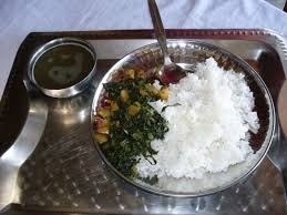 तपाईं दैनिक कति पटक खाना खानुहुन्छ ? एक सरकारी कर्मचारी भने दिनमा ८ पटक खाना खान्छन्