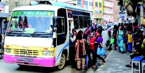 गाडी नै रिजर्व गरेर मतदाता लैजादै राजनीतिक दलहरु